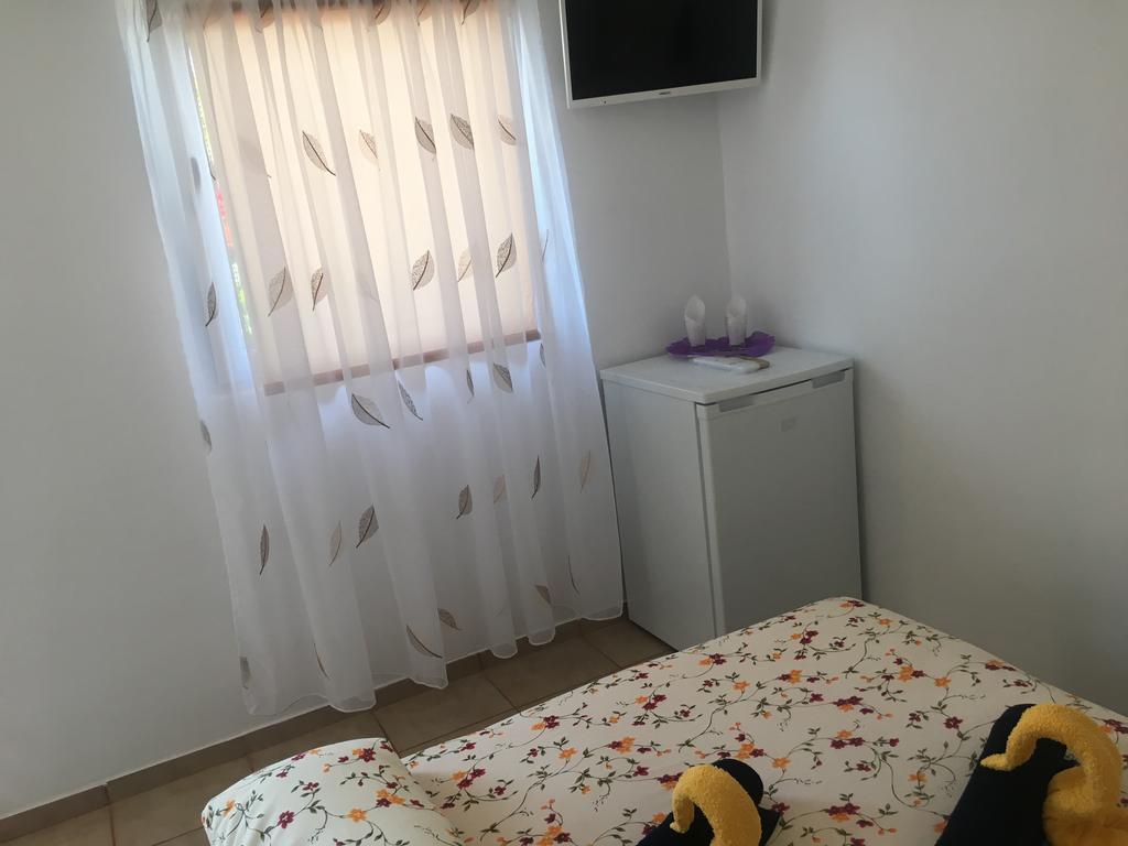 Casa Laura Guest House คอร์บู ภายนอก รูปภาพ