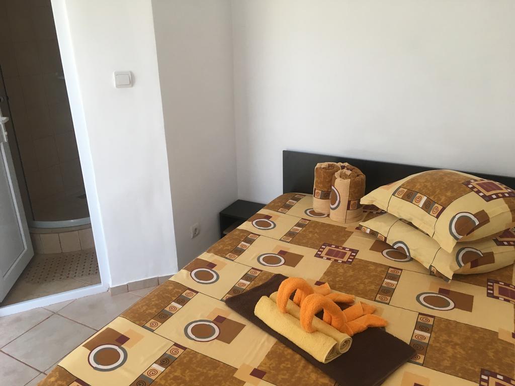 Casa Laura Guest House คอร์บู ภายนอก รูปภาพ